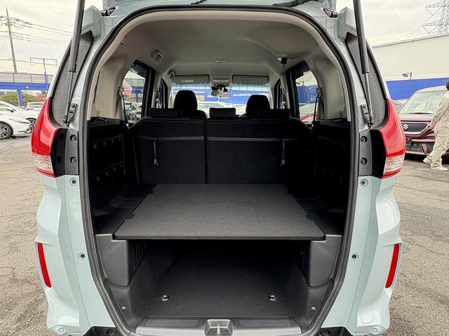 フリード＋ハイブリッド ハイブリッドＧブラックスタイル　後期・両Ｐスライド・フルセグ９ｉｎナビ・Ｂカメラ・ＢＴオーディオ・ＬＥＤライト・ＡＣＣ・ＬＫＡ・シートヒーター・ＵＳＢ・スマキー・プライバシーガラス・ドアバイザー・オートライト・本革ステア（9枚目）