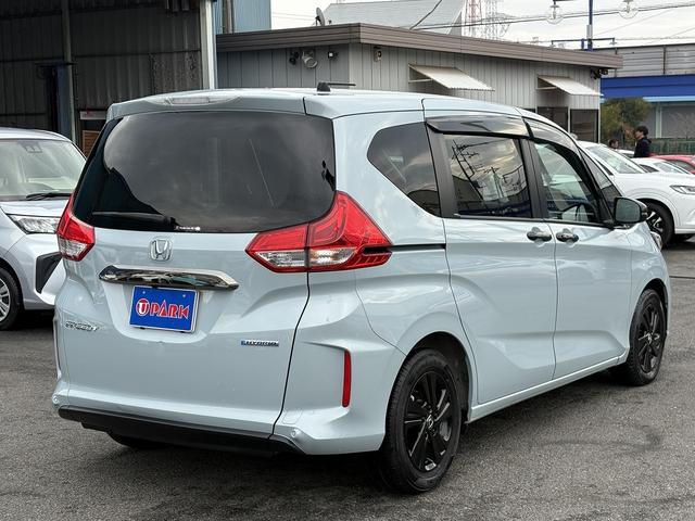 フリード＋ハイブリッド ハイブリッドＧブラックスタイル　後期・両Ｐスライド・フルセグ９ｉｎナビ・Ｂカメラ・ＢＴオーディオ・ＬＥＤライト・ＡＣＣ・ＬＫＡ・シートヒーター・ＵＳＢ・スマキー・プライバシーガラス・ドアバイザー・オートライト・本革ステア（28枚目）