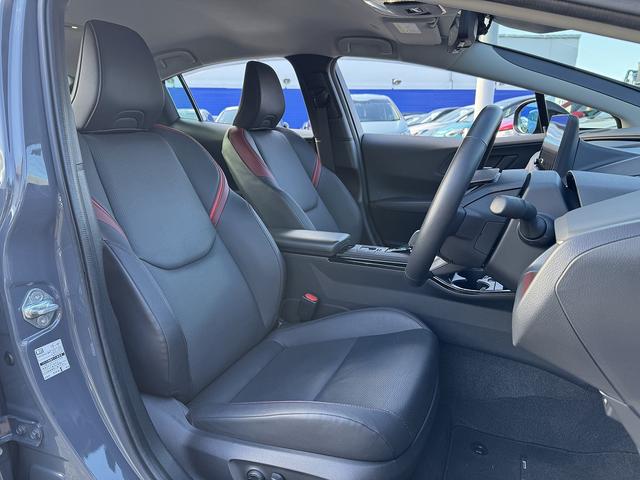 プリウス Ｚ　セーフティセンス・１２．３型フルセグナビ・全周囲カメラ・ＢＴオーディオ・Ｃａｒｐｌａｙ・ＥＴＣ２．０・デジタルミラー・パワーバックドア・ワイヤレス充電・Ｃソナー・ＢＳＭ・ＲＣＴＡ・純正１９ＡＷ（6枚目）