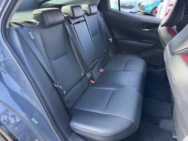 プリウス Ｚ　セーフティセンス・１２．３型フルセグナビ・全周囲カメラ・ＢＴオーディオ・Ｃａｒｐｌａｙ・ＥＴＣ２．０・デジタルミラー・パワーバックドア・ワイヤレス充電・Ｃソナー・ＢＳＭ・ＲＣＴＡ・純正１９ＡＷ（7枚目）