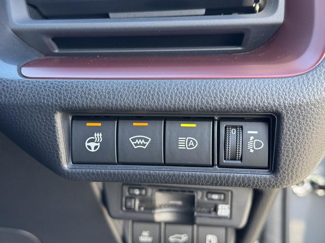 プリウス Ｚ　セーフティセンス・１２．３型フルセグナビ・全周囲カメラ・ＢＴオーディオ・Ｃａｒｐｌａｙ・ＥＴＣ２．０・デジタルミラー・パワーバックドア・ワイヤレス充電・Ｃソナー・ＢＳＭ・ＲＣＴＡ・純正１９ＡＷ（15枚目）