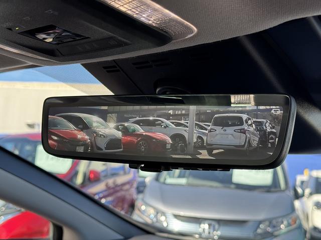 プリウス Ｚ　セーフティセンス・１２．３型フルセグナビ・全周囲カメラ・ＢＴオーディオ・Ｃａｒｐｌａｙ・ＥＴＣ２．０・デジタルミラー・パワーバックドア・ワイヤレス充電・Ｃソナー・ＢＳＭ・ＲＣＴＡ・純正１９ＡＷ（17枚目）