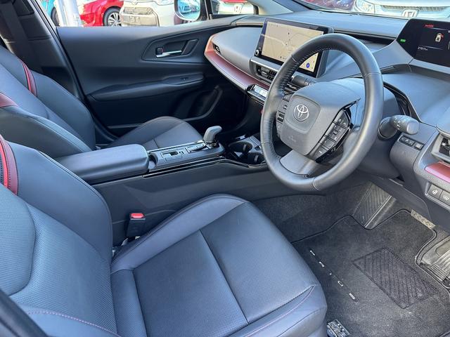 プリウス Ｚ　セーフティセンス・１２．３型フルセグナビ・全周囲カメラ・ＢＴオーディオ・Ｃａｒｐｌａｙ・ＥＴＣ２．０・デジタルミラー・パワーバックドア・ワイヤレス充電・Ｃソナー・ＢＳＭ・ＲＣＴＡ・純正１９ＡＷ（26枚目）