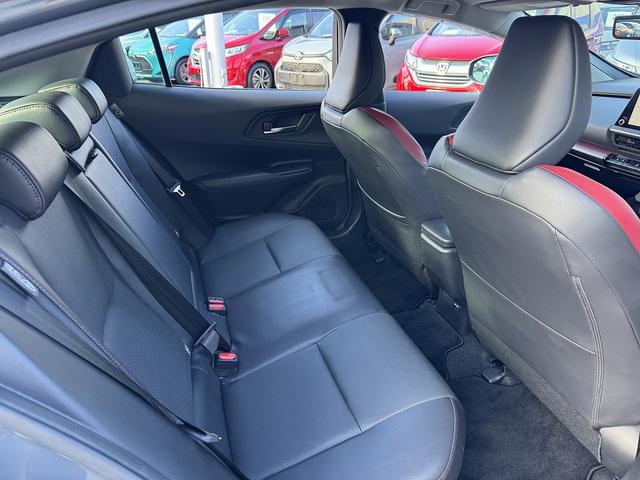 プリウス Ｚ　セーフティセンス・１２．３型フルセグナビ・全周囲カメラ・ＢＴオーディオ・Ｃａｒｐｌａｙ・ＥＴＣ２．０・デジタルミラー・パワーバックドア・ワイヤレス充電・Ｃソナー・ＢＳＭ・ＲＣＴＡ・純正１９ＡＷ（27枚目）