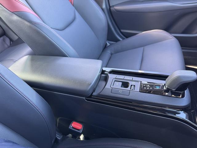 プリウス Ｚ　セーフティセンス・１２．３型フルセグナビ・全周囲カメラ・ＢＴオーディオ・Ｃａｒｐｌａｙ・ＥＴＣ２．０・デジタルミラー・パワーバックドア・ワイヤレス充電・Ｃソナー・ＢＳＭ・ＲＣＴＡ・純正１９ＡＷ（40枚目）