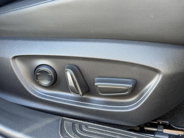 プリウス Ｚ　セーフティセンス・１２．３型フルセグナビ・全周囲カメラ・ＢＴオーディオ・Ｃａｒｐｌａｙ・ＥＴＣ２．０・デジタルミラー・パワーバックドア・ワイヤレス充電・Ｃソナー・ＢＳＭ・ＲＣＴＡ・純正１９ＡＷ（41枚目）