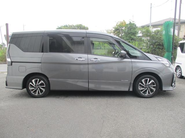 セレナ ハイウェイスターＶ　純正１０型ナビ　フルセグテレビ　フリップダウンモニター　アラウンドビューモニター　ビルトインＥＴＣ　ドライブレコーダー　両側電動スライドドア　スマートキー　ＬＥＤヘッドライト　アルミホイール　後期型（3枚目）