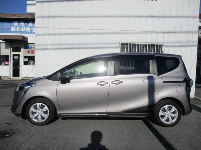 シエンタ ハイブリッドＧ　純正ナビ　フルセグテレビ　全周囲モニター　ビルトインＥＴＣ２．０　前後ドライブレコーダー　両側電動スライドドア　ＬＥＤヘッドライト　Ｂｌｕｅｔｏｏｔｈ接続　スマートキー　盗難防止システム（4枚目）