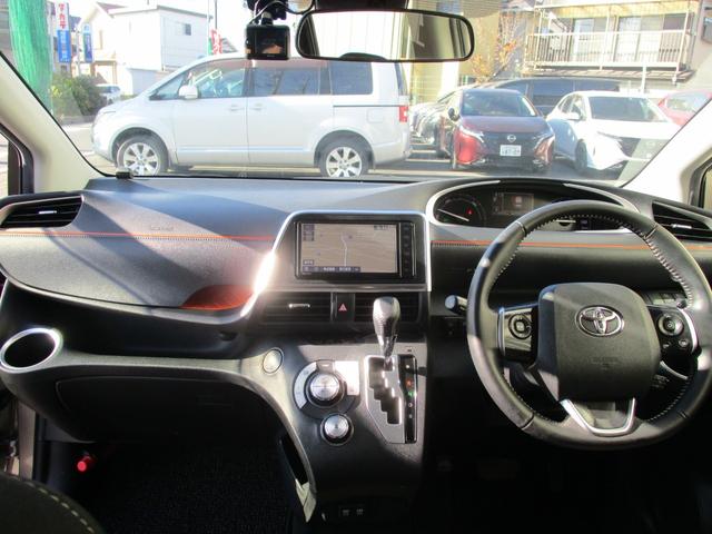 シエンタ ハイブリッドＧ　純正ナビ　フルセグテレビ　全周囲モニター　ビルトインＥＴＣ２．０　前後ドライブレコーダー　両側電動スライドドア　ＬＥＤヘッドライト　Ｂｌｕｅｔｏｏｔｈ接続　スマートキー　盗難防止システム（12枚目）