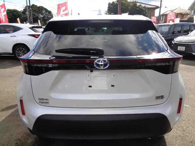 ヤリスクロス ハイブリッドＺ　純正ディスプレイオーディオ　パノラミックビューモニター　ドライブレコーダー　ビルトインＥＴＣ　ハーフレザーシート　シートヒーター　パワーバックドア　ＬＥＤヘッドライト　アルミホイール　新車保証書付き（7枚目）