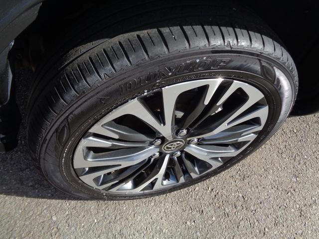 ヤリスクロス ハイブリッドＺ　純正ディスプレイオーディオ　パノラミックビューモニター　ドライブレコーダー　ビルトインＥＴＣ　ハーフレザーシート　シートヒーター　パワーバックドア　ＬＥＤヘッドライト　アルミホイール　新車保証書付き（9枚目）