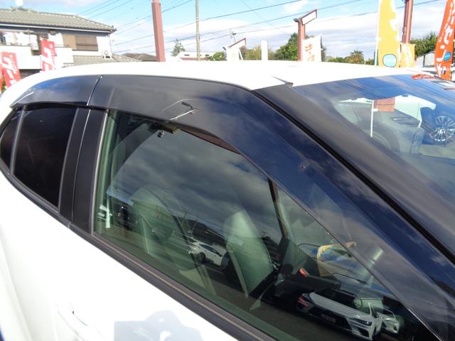 ヤリスクロス ハイブリッドＺ　純正ディスプレイオーディオ　パノラミックビューモニター　ドライブレコーダー　ビルトインＥＴＣ　ハーフレザーシート　シートヒーター　パワーバックドア　ＬＥＤヘッドライト　アルミホイール　新車保証書付き（10枚目）