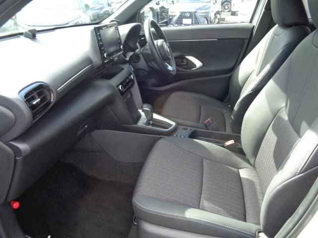 ヤリスクロス ハイブリッドＺ　純正ディスプレイオーディオ　パノラミックビューモニター　ドライブレコーダー　ビルトインＥＴＣ　ハーフレザーシート　シートヒーター　パワーバックドア　ＬＥＤヘッドライト　アルミホイール　新車保証書付き（11枚目）