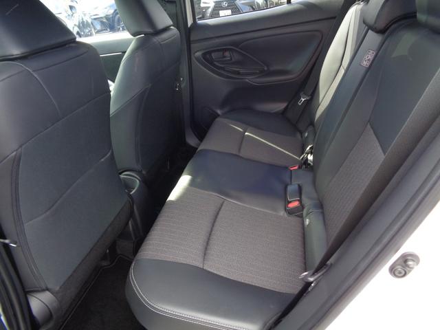 ヤリスクロス ハイブリッドＺ　純正ディスプレイオーディオ　パノラミックビューモニター　ドライブレコーダー　ビルトインＥＴＣ　ハーフレザーシート　シートヒーター　パワーバックドア　ＬＥＤヘッドライト　アルミホイール　新車保証書付き（12枚目）