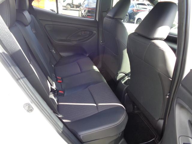 ヤリスクロス ハイブリッドＺ　純正ディスプレイオーディオ　パノラミックビューモニター　ドライブレコーダー　ビルトインＥＴＣ　ハーフレザーシート　シートヒーター　パワーバックドア　ＬＥＤヘッドライト　アルミホイール　新車保証書付き（17枚目）