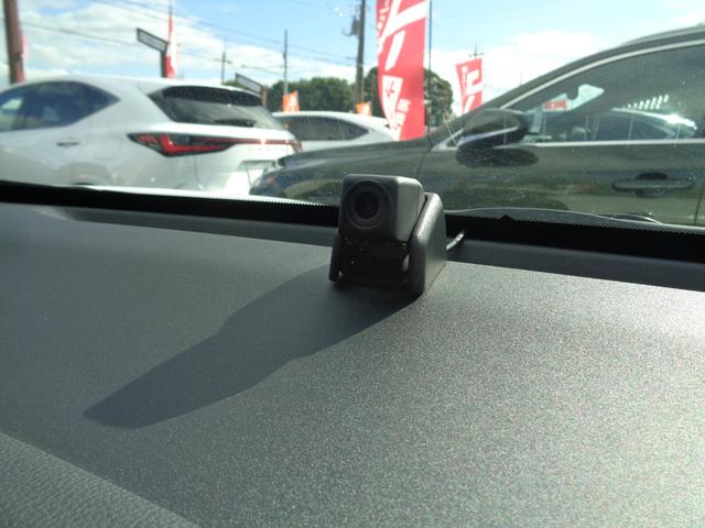 ヤリスクロス ハイブリッドＺ　純正ディスプレイオーディオ　パノラミックビューモニター　ドライブレコーダー　ビルトインＥＴＣ　ハーフレザーシート　シートヒーター　パワーバックドア　ＬＥＤヘッドライト　アルミホイール　新車保証書付き（20枚目）