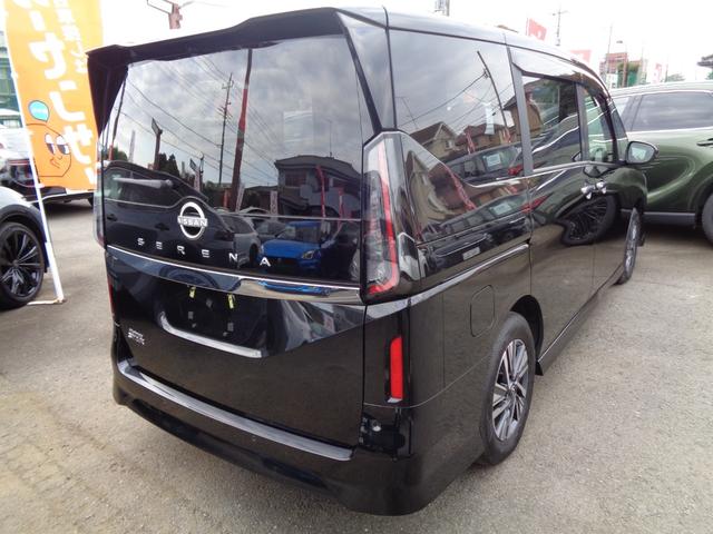 セレナ ハイウェイスターＶ　純正ナビ　フルセグテレビ　アラウンドビューモニター　ビルトインＥＴＣ　スマートキー　デジタルインナーミラー　ワイヤレス充電　両側パワースライドドア　プロパイロット　ＬＥＤヘッドライト　アルミホイール（8枚目）