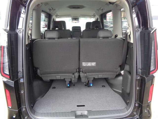 セレナ ハイウェイスターＶ　純正ナビ　フルセグテレビ　アラウンドビューモニター　ビルトインＥＴＣ　スマートキー　デジタルインナーミラー　ワイヤレス充電　両側パワースライドドア　プロパイロット　ＬＥＤヘッドライト　アルミホイール（17枚目）