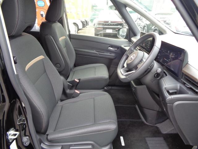 セレナ ハイウェイスターＶ　純正ナビ　フルセグテレビ　アラウンドビューモニター　ビルトインＥＴＣ　スマートキー　デジタルインナーミラー　ワイヤレス充電　両側パワースライドドア　プロパイロット　ＬＥＤヘッドライト　アルミホイール（18枚目）