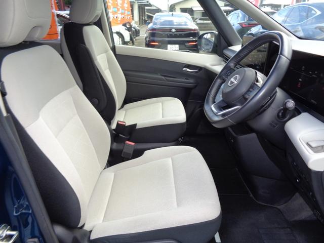 セレナ ＸＶ　純正ワイドナビ　フルセグテレビ　アラウンドビューモニター　ビルトインＥＴＣ２．０　デジタルインナーミラー　ワイヤレス充電　後席フリップダウンモニター　両側パワースライドドア　ＬＥＤヘッドライト（19枚目）