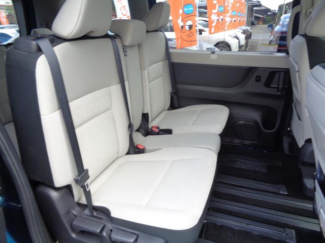 セレナ ＸＶ　純正ワイドナビ　フルセグテレビ　アラウンドビューモニター　ビルトインＥＴＣ２．０　デジタルインナーミラー　ワイヤレス充電　後席フリップダウンモニター　両側パワースライドドア　ＬＥＤヘッドライト（20枚目）