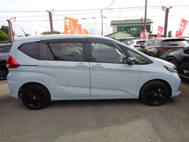 フリードハイブリッド ハイブリッド・Gブラックスタイル 純正ナビ Bluetooth バックモニター ビルトインETC 前後ドライブレコーダー スマートキー プッシュスタート シートヒーター 両側パワースライドドア LEDヘッドライト アルミホイール(4枚目)