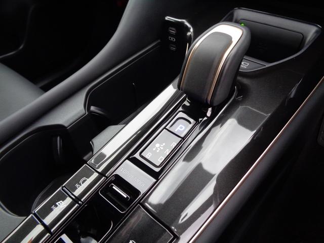 クラウンスポーツ Ｚ　モデリスタエアロ　純正ナビ　パノラミックビューモニター　ドライブレコーダー　ビルトインＥＴＣ２．０　デジタルインナーミラー　レザーシート　シートエアコン　アドバンストパーク　パワーバックドア（28枚目）