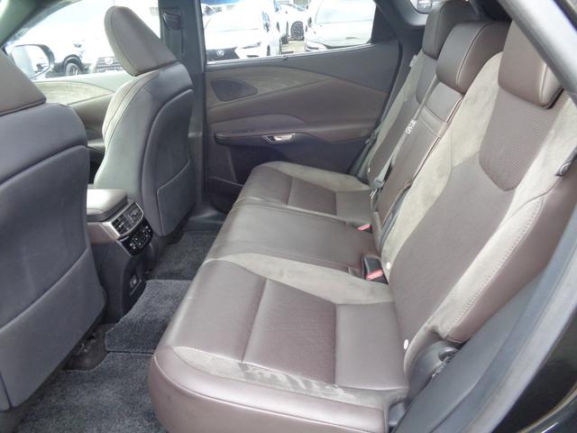 ＲＸ ＲＸ４５０ｈ＋　バージョンＬ　純正ナビ　フルセグテレビ　パノラミックビューモニター　ドライブレコーダー　ビルトインＥＴＣ２．０　デジタルインナーミラー　レザーシート　シートエアコン　パノラマルーフ　パワーバックドア　ＬＥＤライト（13枚目）