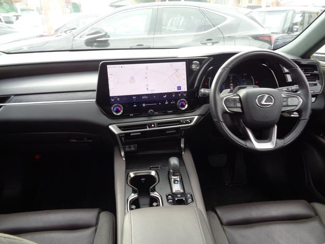 ＲＸ ＲＸ４５０ｈ＋　バージョンＬ　純正ナビ　フルセグテレビ　パノラミックビューモニター　ドライブレコーダー　ビルトインＥＴＣ２．０　デジタルインナーミラー　レザーシート　シートエアコン　パノラマルーフ　パワーバックドア　ＬＥＤライト（15枚目）