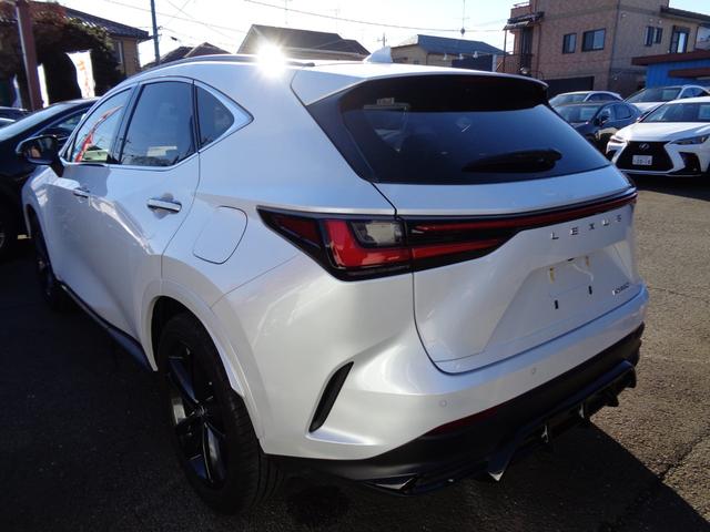 ＮＸ ＮＸ２５０　バージョンＬ　アーティシャンスピリッツエアロ　パノラマルーフ　赤革シート　純正ナビ　フルセグテレビ　パノラミックビューモニター　デジタルインナーミラー　ドライブレコーダー　ビルトインＥＴＣ　新車保証書付き（6枚目）