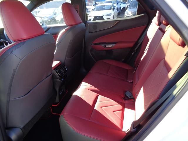 ＮＸ ＮＸ２５０　バージョンＬ　アーティシャンスピリッツエアロ　パノラマルーフ　赤革シート　純正ナビ　フルセグテレビ　パノラミックビューモニター　デジタルインナーミラー　ドライブレコーダー　ビルトインＥＴＣ　新車保証書付き（12枚目）