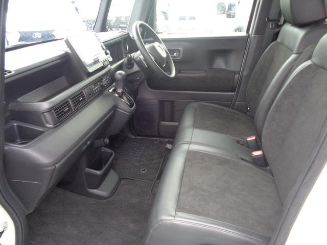 Ｎ－ＢＯＸカスタム ターボ　純正９型ナビ　フルセグテレビ　Ｂｌｕｅｔｏｏｔｈ　バックモニター　スマートキー　ビルトインＥＴＣ　ハーフレザーシート　シートヒーター　両側パワースライドドア　ＬＥＤヘッドライト　アルミホイール（9枚目）