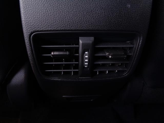 カローラクロス ハイブリッド Z 純正ナビ フルセグテレビ パノラミックビューモニター ドライブレコーダー ビルトインETC2.0 アドバンストパーク ハーフレザーシート シートヒーター パワーバックドア LEDヘッドライト(14枚目)