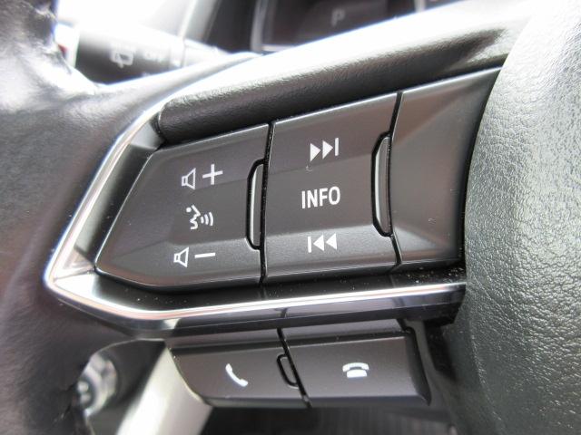 運転中でもオーディオ操作が可能なステアリングスイッチ装備！電話をを取ったり、終話も可能。