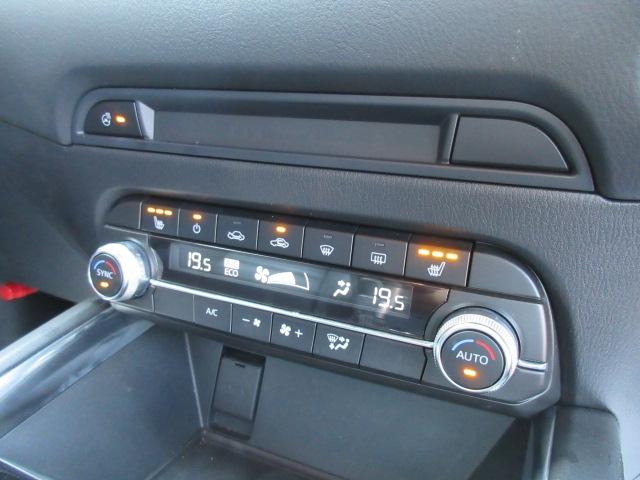 運転中でもオーディオ操作が可能なステアリングスイッチ装備！電話をを取ったり、終話も可能。