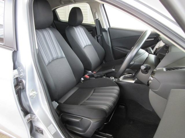 ＭＡＺＤＡ２ １．５　１５Ｓ　スマート　エディション　整備代車ＵＰ車　全周囲カメラ　ＥＴＣ　マツダコネクトナビ　車線逸脱警報システム　アクセル踏み間違い防止装置　障害物センサー　ＢＴ接続　ＬＥＤヘッドランプ　セキュリティアラーム　地デジチューナー　ＤＶＤ（7枚目）