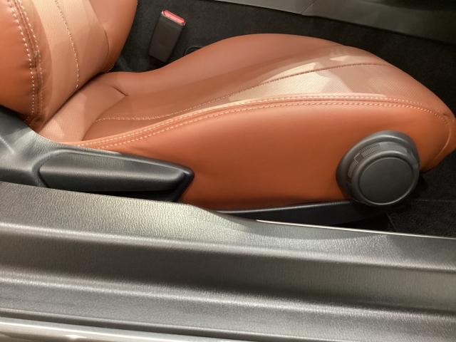 ロードスターＲＦ ２．０　ＶＳ　テラコッタ　セレクション　マツダコネクトナビ　ＥＴＣ　ドラレコ　ＢＯＳＥ　本革シート　衝突被害軽減ブレーキ　ローダウンサス　バックカメラ　レザー　ＢＴ　オートクルーズ　バックカメラ　フルセグＴＶ　クリアランスソナー　ＤＶＤ（8枚目）