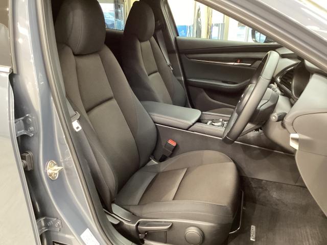 MAZDA3ファストバック 1.5 15S ツーリング ワンオーナー 全周囲カメラ ドライブレコーダー LEDヘッドライト 衝突被害軽減ブレーキ 障害物センサー フルセグテレビ レーンアシスト アダプティブクルーズ ワンオーナ コーナーセンサー DVD(7枚目)