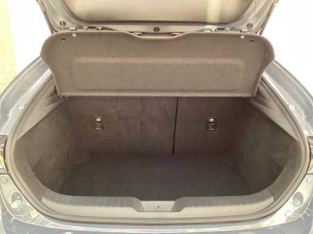 MAZDA3ファストバック 1.5 15S ツーリング ワンオーナー 全周囲カメラ ドライブレコーダー LEDヘッドライト 衝突被害軽減ブレーキ 障害物センサー フルセグテレビ レーンアシスト アダプティブクルーズ ワンオーナ コーナーセンサー DVD(11枚目)