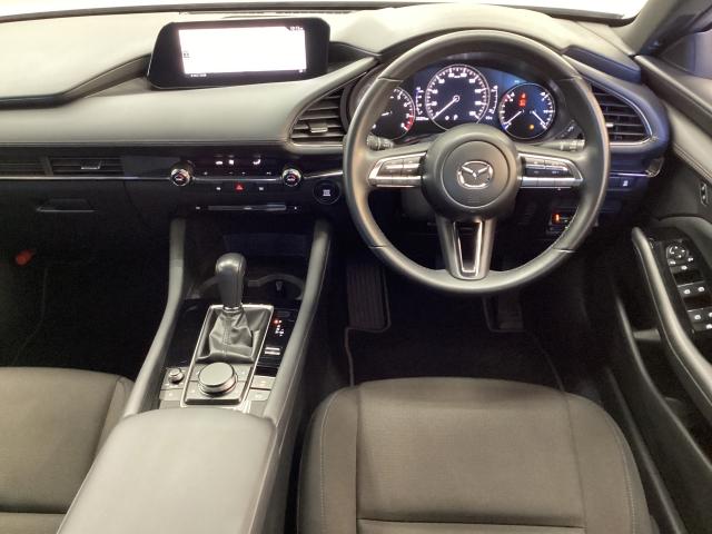 ＭＡＺＤＡ３ファストバック ２．０　Ｘ　スマートエディション　ワンオーナー　バックカメラ　アダプティブクルーズコントロール　衝突被害軽減ブレーキ　ＬＥＤヘッドライト　スマートキー　バックモニター　地デジ　車線逸脱警報　ＤＶＤ再生　ＥＴＣ　オートライト（3枚目）