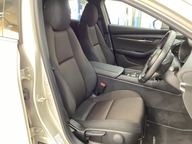 ＭＡＺＤＡ３ファストバック ２．０　Ｘ　スマートエディション　ワンオーナー　バックカメラ　アダプティブクルーズコントロール　衝突被害軽減ブレーキ　ＬＥＤヘッドライト　スマートキー　バックモニター　地デジ　車線逸脱警報　ＤＶＤ再生　ＥＴＣ　オートライト（8枚目）