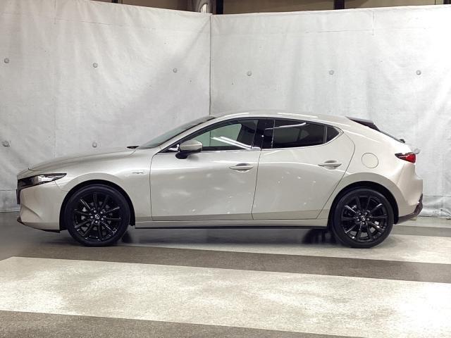 ＭＡＺＤＡ３ファストバック ２．０　Ｘ　スマートエディション　ワンオーナー　バックカメラ　アダプティブクルーズコントロール　衝突被害軽減ブレーキ　ＬＥＤヘッドライト　スマートキー　バックモニター　地デジ　車線逸脱警報　ＤＶＤ再生　ＥＴＣ　オートライト（36枚目）