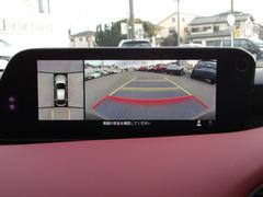 車両の前後左右にある４つのカメラを活用し、センターディスプレイの表示や各種警報音で低速走行時や駐車時に車両周辺の確認を支援し、見えない部分の危険察知をサポートいたします！ 3