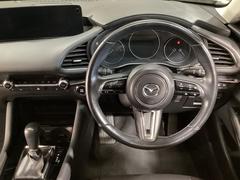 細部まで作り込まれた造形美！毎日でも運転して『人馬一体』を楽しみたくなります。是非、クルマに触れてその質感を味わってください。 2