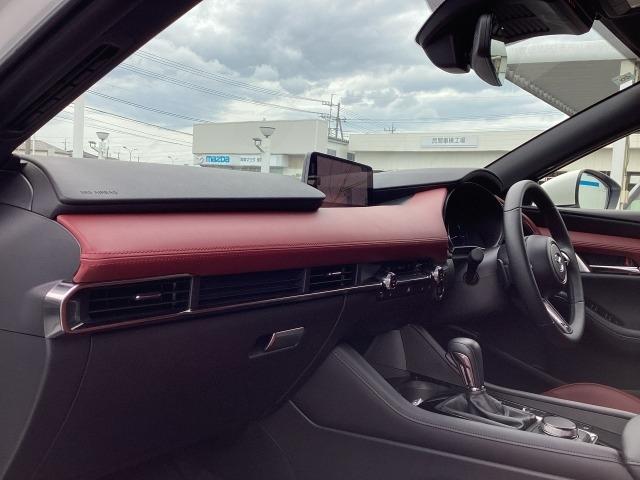 ＭＡＺＤＡ３ファストバック ２．０　２０Ｓ　ツーリング　４ＷＤ　２０Ｓ　ＴＲＧ　ＬＥＤヘッドライト　パワーシート　ＥＴＣ　スマートキー　アダプティブクルーズコントロール　Ｂｌｕｅｔｏｏｔｈ　全周囲カメラ　衝突被害軽減システム　シートヒーター　オートライト（13枚目）