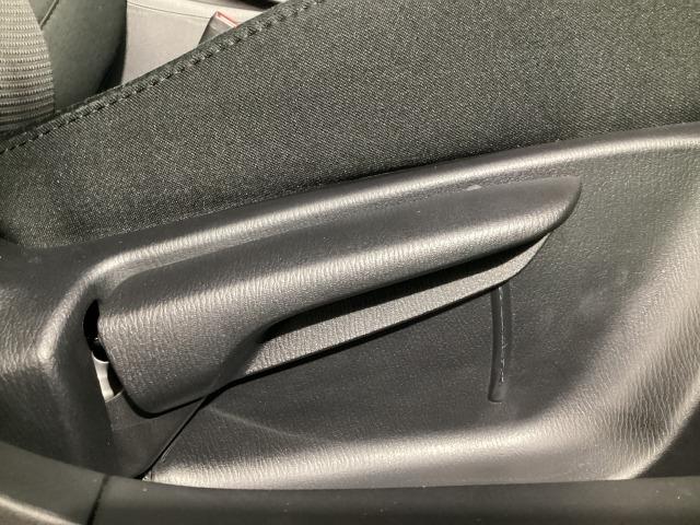 アクセラスポーツ １．５　１５Ｓ　ＤＶＤ再生機能　Ｒカメ　ＵＳＢ接続　パワステ　ＡＵＸ　サイドＳＲＳ　セキュリティーアラーム　横滑防止装置　アイドリングＳＴＯＰ　整備記録簿　パワーウインドウ　地デジ　メモリーナビ付　エアコン　ＡＢＳ（8枚目）