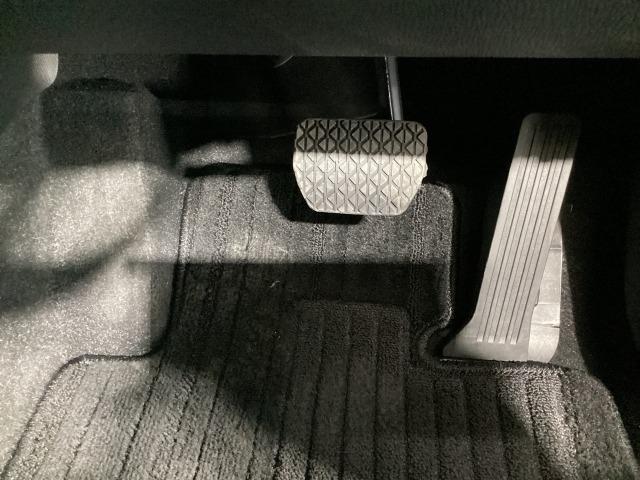 アクセラスポーツ １．５　１５Ｓ　ＤＶＤ再生機能　Ｒカメ　ＵＳＢ接続　パワステ　ＡＵＸ　サイドＳＲＳ　セキュリティーアラーム　横滑防止装置　アイドリングＳＴＯＰ　整備記録簿　パワーウインドウ　地デジ　メモリーナビ付　エアコン　ＡＢＳ（34枚目）