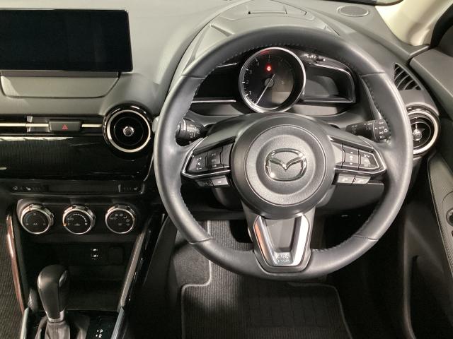 MAZDA2 15BD 4WD 雹害車 シートヒーター 地デジチューナー 360°カメラ アダプティブクルーズコントロール 衝突軽減ブレーキ コーナーセンサー LEDライト Bluetoothオーディオ レーンキープアシスト 4WD(2枚目)