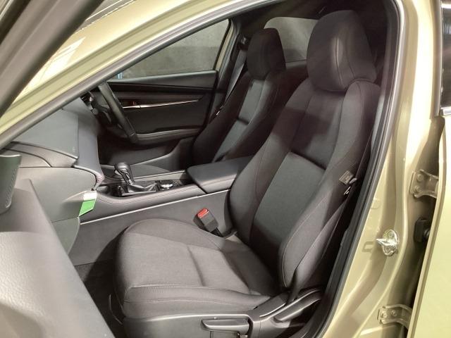 MAZDA3ファストバック 1.5 15S ブラック セレクション 360度モニター 携帯充電Qi カープレイ対応 元当社試乗車 シートヒーター パワーシート フルセグ レーダークルーズコントロール 360度ビューモニター LEDヘッドライト(9枚目)