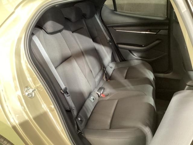 MAZDA3ファストバック 1.5 15S ブラック セレクション 360度モニター 携帯充電Qi カープレイ対応 元当社試乗車 シートヒーター パワーシート フルセグ レーダークルーズコントロール 360度ビューモニター LEDヘッドライト(10枚目)